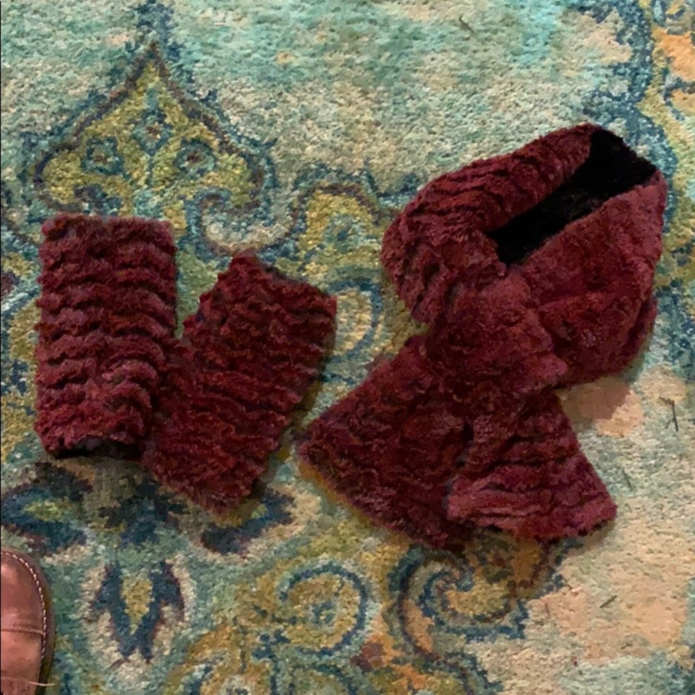 Maroon scarf and cuffs